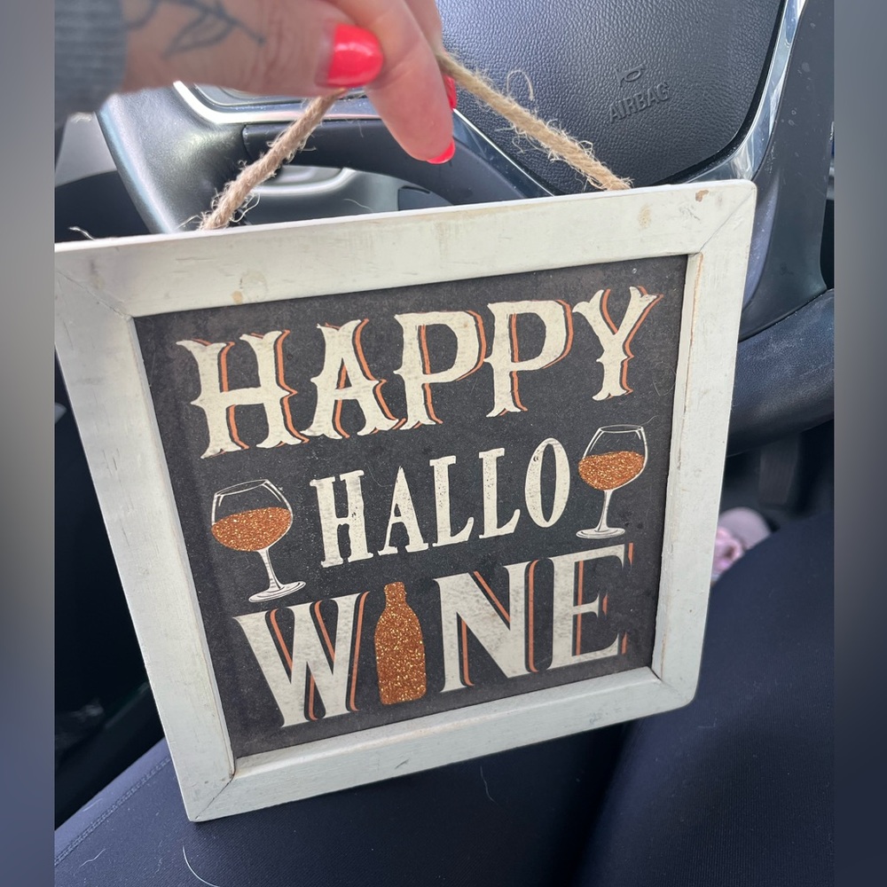 Happy Hallo Wine Sign